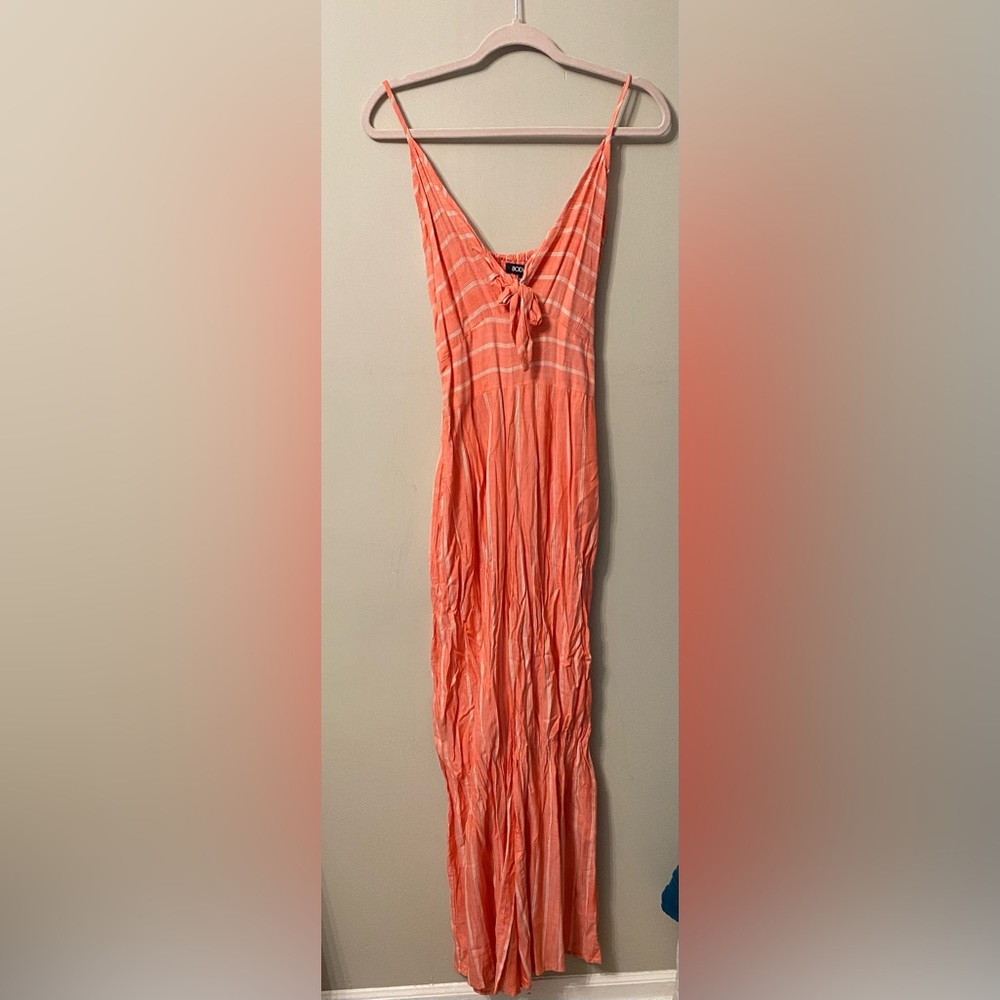 Coral peach jumpsuit size extra large. Never worn before, wrinkled from bottom.